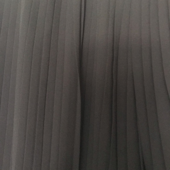 Black Pleated Dress Shorts M - Picture 2 of 6